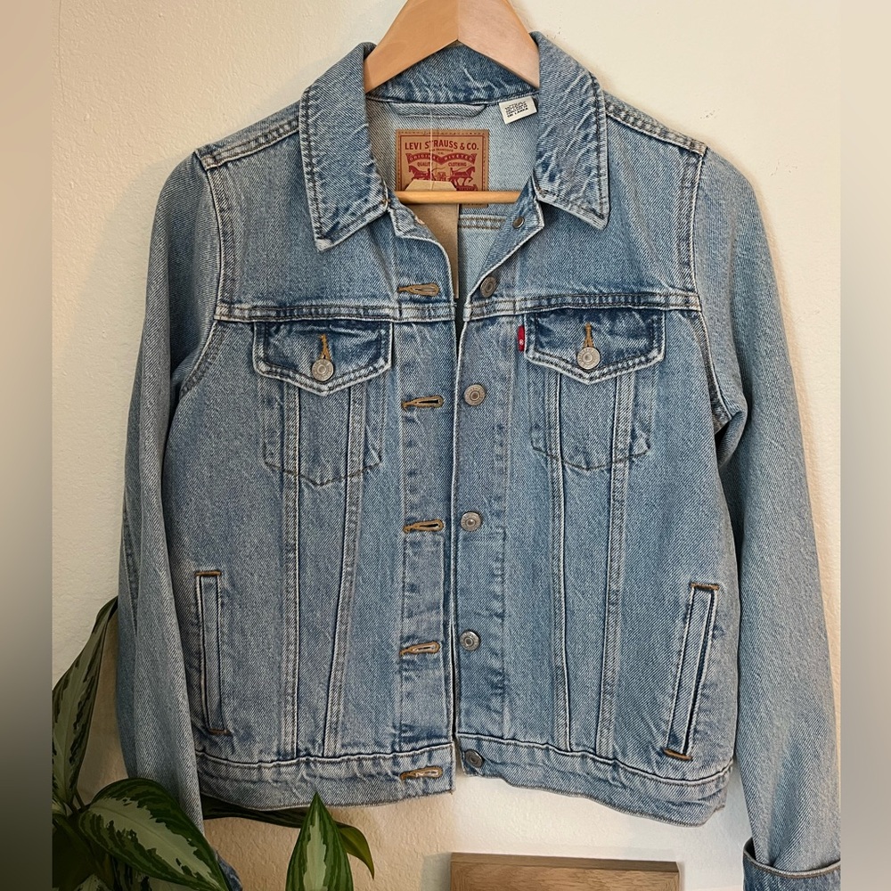 Levi's Original Trucker Light-Medium Wash Jean Jacket